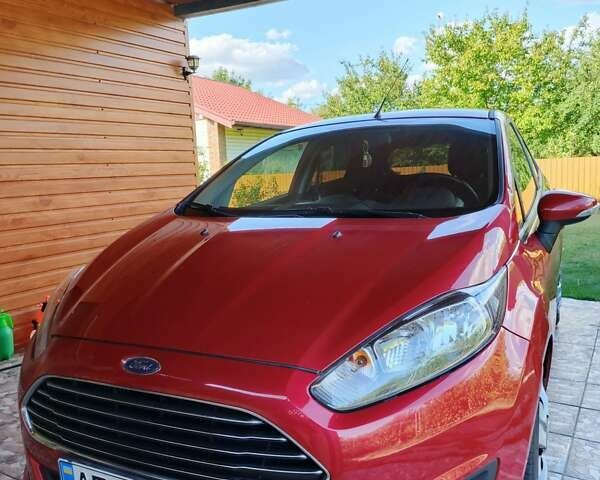 Красный Форд Фиеста, объемом двигателя 1 л и пробегом 68 тыс. км за 7500 $, фото 3 на Automoto.ua