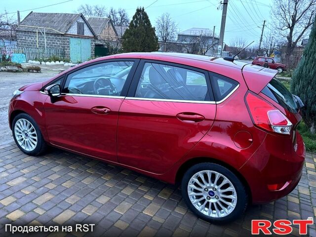 Красный Форд Фиеста, объемом двигателя 1.6 л и пробегом 104 тыс. км за 7500 $, фото 2 на Automoto.ua