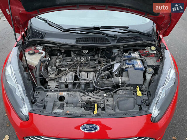 Красный Форд Фиеста, объемом двигателя 1.6 л и пробегом 127 тыс. км за 8000 $, фото 9 на Automoto.ua