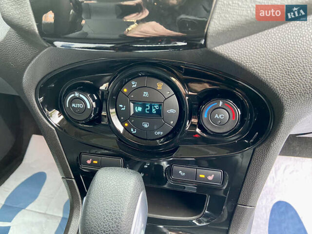 Червоний Форд Фієста, об'ємом двигуна 1.6 л та пробігом 7 тис. км за 9150 $, фото 80 на Automoto.ua