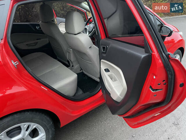 Красный Форд Фиеста, объемом двигателя 1.6 л и пробегом 127 тыс. км за 8000 $, фото 12 на Automoto.ua