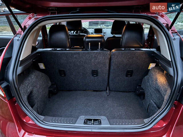 Червоний Форд Фієста, об'ємом двигуна 1.6 л та пробігом 104 тис. км за 7500 $, фото 16 на Automoto.ua