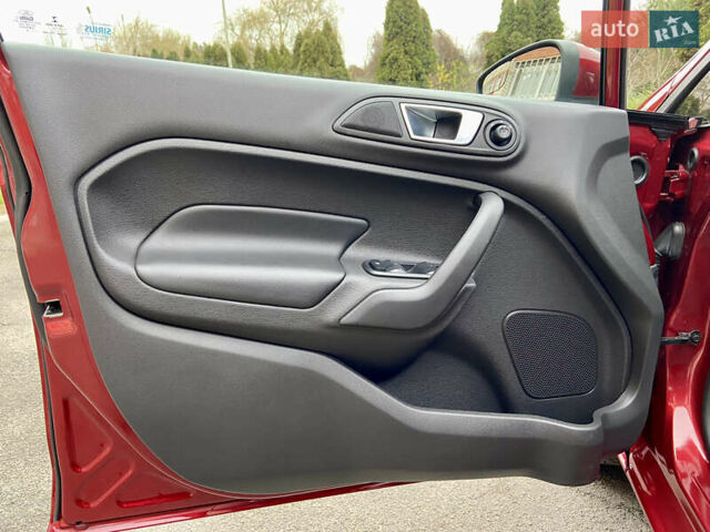 Червоний Форд Фієста, об'ємом двигуна 1.6 л та пробігом 7 тис. км за 9150 $, фото 39 на Automoto.ua