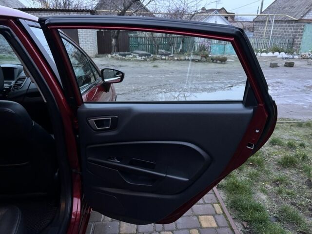 Червоний Форд Фієста, об'ємом двигуна 1.6 л та пробігом 104 тис. км за 7500 $, фото 16 на Automoto.ua