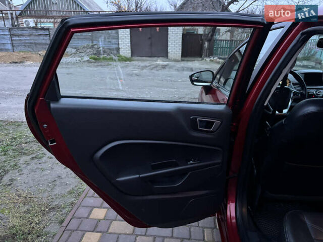 Червоний Форд Фієста, об'ємом двигуна 1.6 л та пробігом 104 тис. км за 7500 $, фото 24 на Automoto.ua