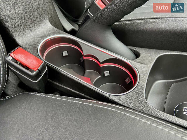 Червоний Форд Фієста, об'ємом двигуна 1.6 л та пробігом 7 тис. км за 9150 $, фото 84 на Automoto.ua