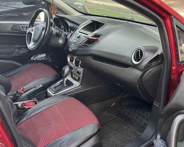 Червоний Форд Фієста, об'ємом двигуна 1.6 л та пробігом 134 тис. км за 8000 $, фото 5 на Automoto.ua