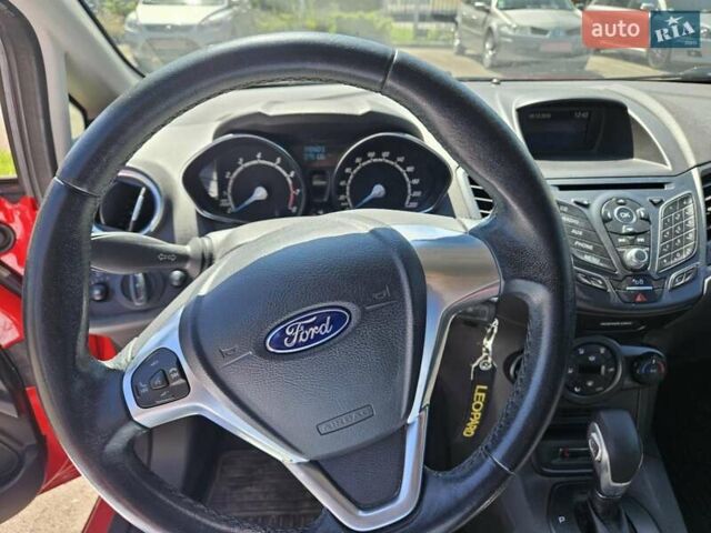 Красный Форд Фиеста, объемом двигателя 1 л и пробегом 79 тыс. км за 10500 $, фото 5 на Automoto.ua