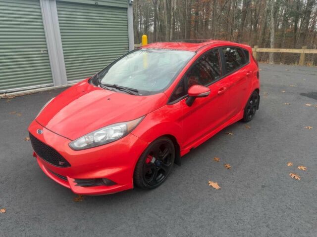 Красный Форд Фиеста, объемом двигателя 1.6 л и пробегом 70 тыс. км за 4000 $, фото 2 на Automoto.ua