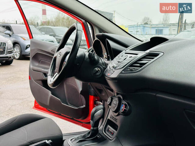 Красный Форд Фиеста, объемом двигателя 1 л и пробегом 56 тыс. км за 8800 $, фото 23 на Automoto.ua