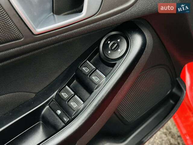 Красный Форд Фиеста, объемом двигателя 1 л и пробегом 56 тыс. км за 8800 $, фото 25 на Automoto.ua