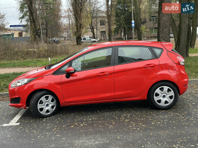 Красный Форд Фиеста, объемом двигателя 1 л и пробегом 70 тыс. км за 8500 $, фото 4 на Automoto.ua