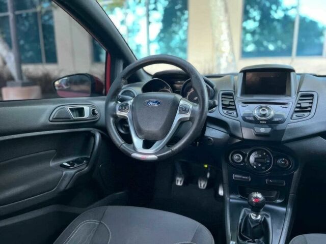 Червоний Форд Фієста, об'ємом двигуна 1.6 л та пробігом 71 тис. км за 4900 $, фото 7 на Automoto.ua