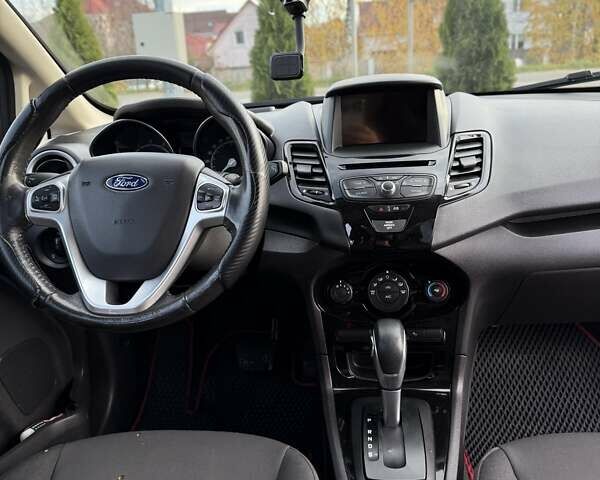 Красный Форд Фиеста, объемом двигателя 1.6 л и пробегом 238 тыс. км за 7700 $, фото 15 на Automoto.ua