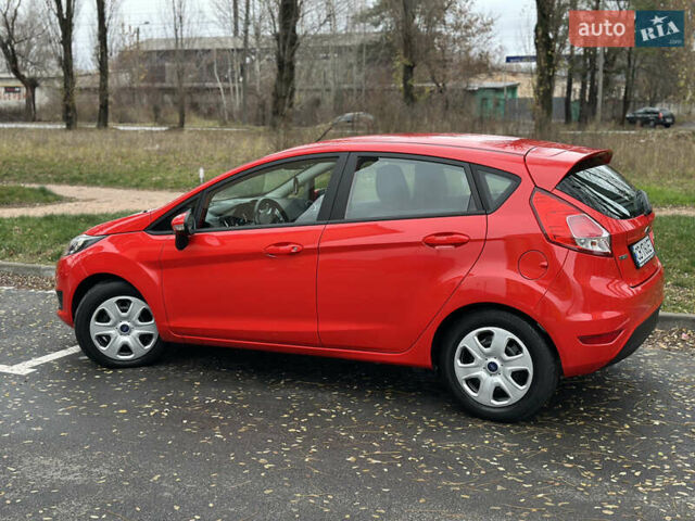 Красный Форд Фиеста, объемом двигателя 1 л и пробегом 70 тыс. км за 8500 $, фото 5 на Automoto.ua