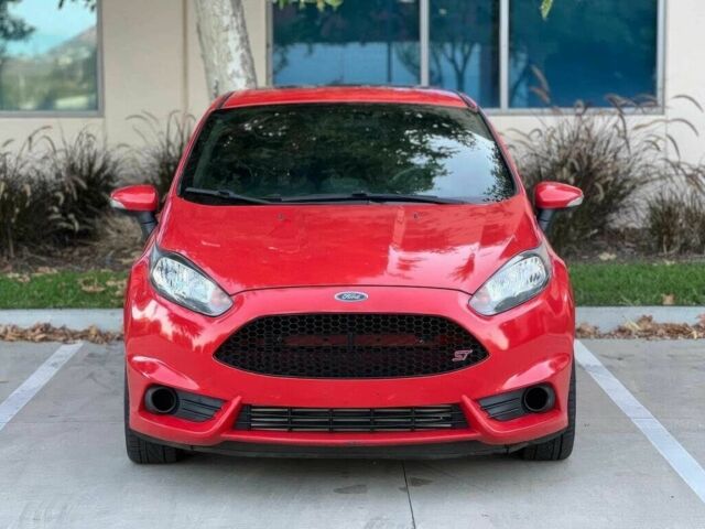 Червоний Форд Фієста, об'ємом двигуна 1.6 л та пробігом 71 тис. км за 4900 $, фото 1 на Automoto.ua