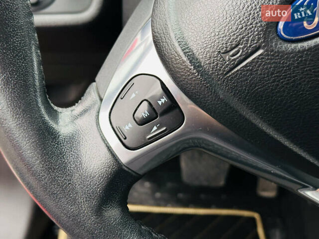 Красный Форд Фиеста, объемом двигателя 1 л и пробегом 56 тыс. км за 8800 $, фото 28 на Automoto.ua