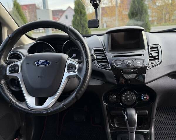 Красный Форд Фиеста, объемом двигателя 1.6 л и пробегом 238 тыс. км за 7700 $, фото 16 на Automoto.ua