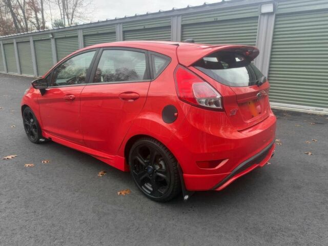 Красный Форд Фиеста, объемом двигателя 1.6 л и пробегом 70 тыс. км за 4000 $, фото 3 на Automoto.ua