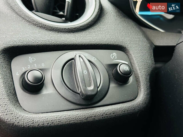 Красный Форд Фиеста, объемом двигателя 1 л и пробегом 56 тыс. км за 8800 $, фото 33 на Automoto.ua