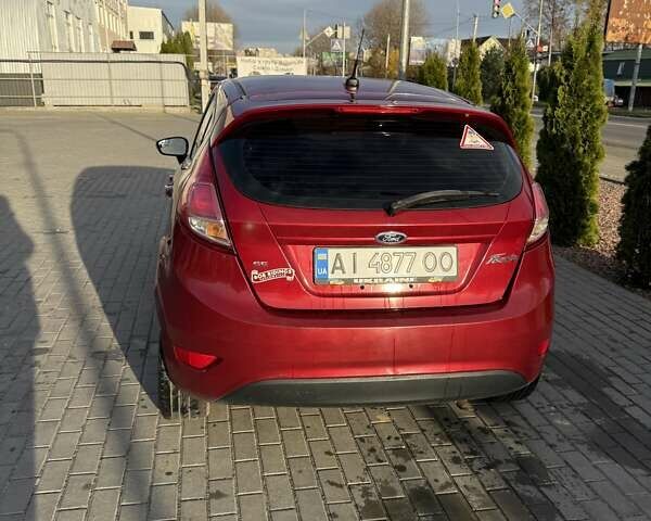 Красный Форд Фиеста, объемом двигателя 1.6 л и пробегом 238 тыс. км за 7700 $, фото 5 на Automoto.ua