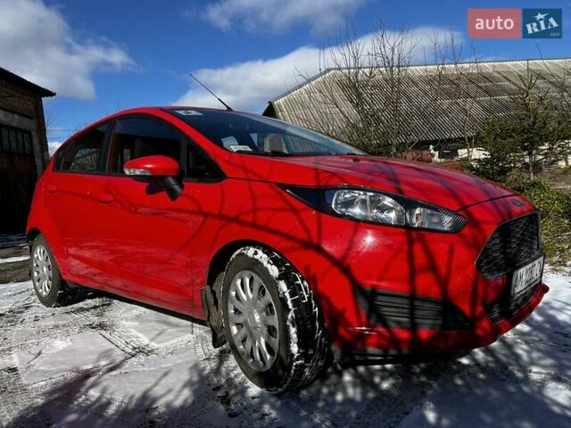 Красный Форд Фиеста, объемом двигателя 1.3 л и пробегом 115 тыс. км за 7500 $, фото 2 на Automoto.ua