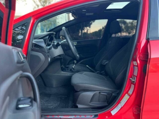 Червоний Форд Фієста, об'ємом двигуна 1.6 л та пробігом 71 тис. км за 4900 $, фото 8 на Automoto.ua