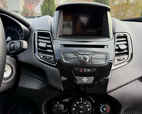 Красный Форд Фиеста, объемом двигателя 1.6 л и пробегом 238 тыс. км за 7700 $, фото 18 на Automoto.ua