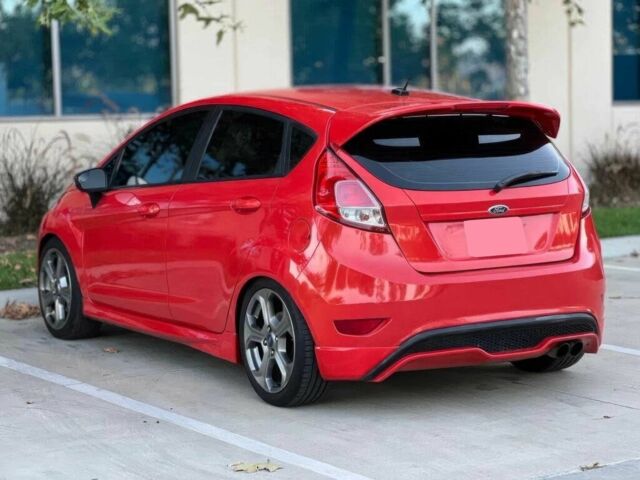 Червоний Форд Фієста, об'ємом двигуна 1.6 л та пробігом 71 тис. км за 4900 $, фото 4 на Automoto.ua
