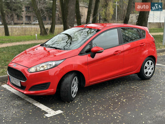 Красный Форд Фиеста, объемом двигателя 1 л и пробегом 70 тыс. км за 8500 $, фото 3 на Automoto.ua