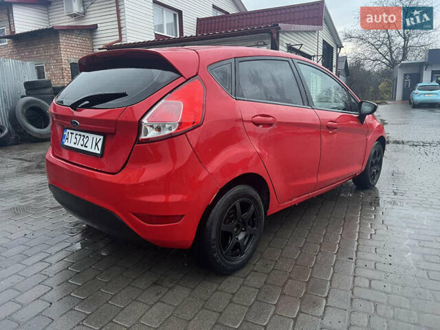 Красный Форд Фиеста, объемом двигателя 1.24 л и пробегом 200 тыс. км за 3500 $, фото 5 на Automoto.ua