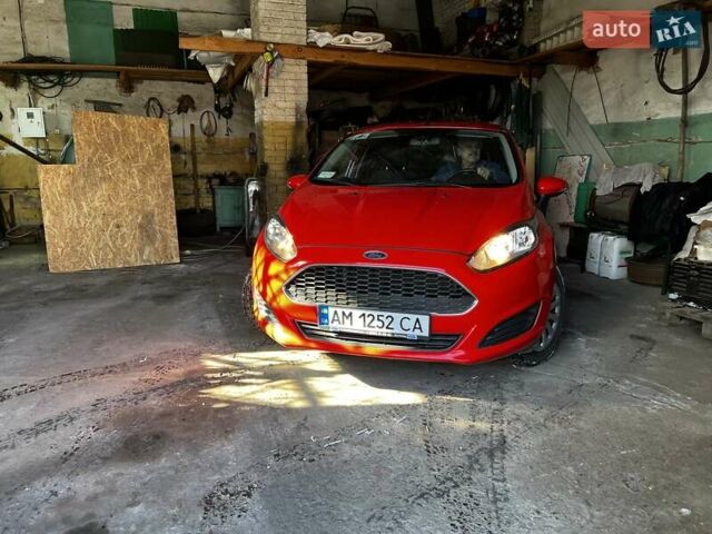 Красный Форд Фиеста, объемом двигателя 1.3 л и пробегом 115 тыс. км за 7500 $, фото 4 на Automoto.ua