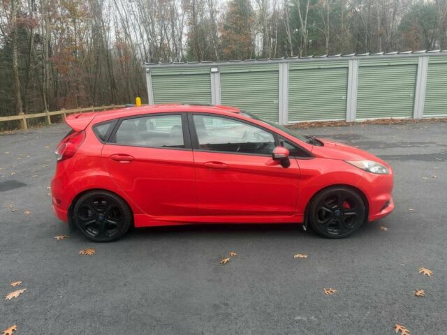 Красный Форд Фиеста, объемом двигателя 1.6 л и пробегом 70 тыс. км за 4000 $, фото 6 на Automoto.ua