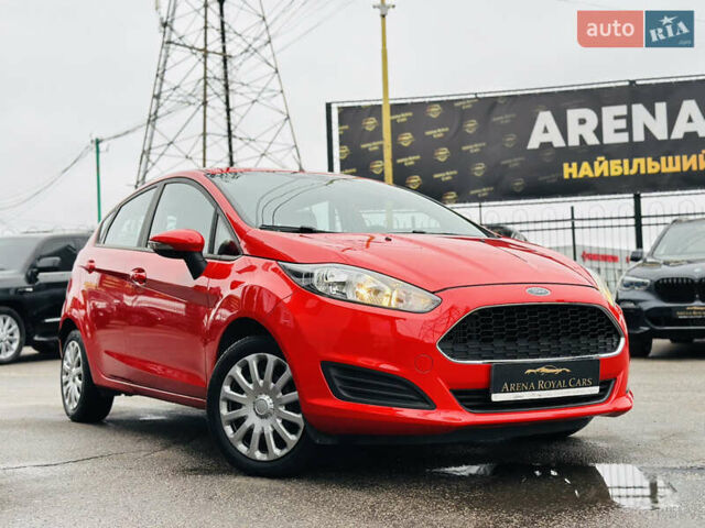 Красный Форд Фиеста, объемом двигателя 1 л и пробегом 56 тыс. км за 8800 $, фото 2 на Automoto.ua