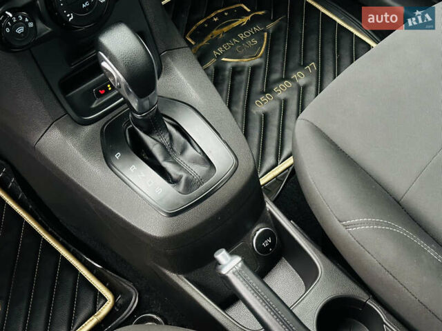 Красный Форд Фиеста, объемом двигателя 1 л и пробегом 56 тыс. км за 8800 $, фото 32 на Automoto.ua