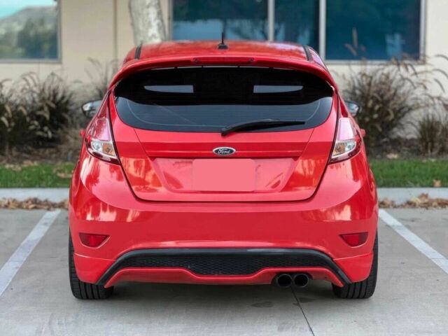 Червоний Форд Фієста, об'ємом двигуна 1.6 л та пробігом 71 тис. км за 4900 $, фото 5 на Automoto.ua