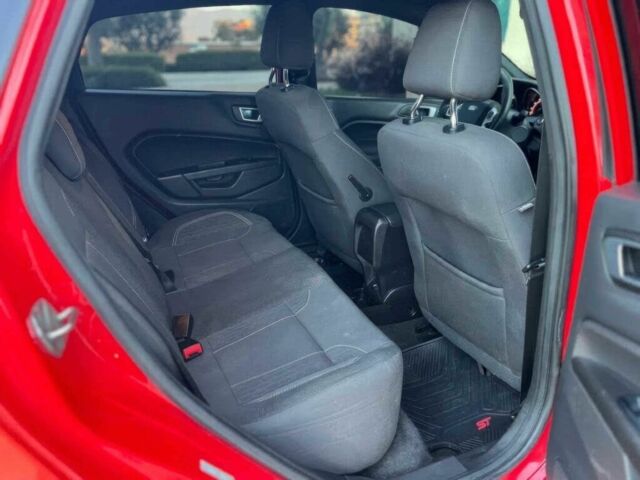 Червоний Форд Фієста, об'ємом двигуна 1.6 л та пробігом 71 тис. км за 4900 $, фото 10 на Automoto.ua