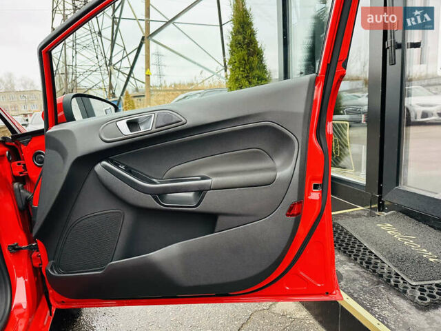 Красный Форд Фиеста, объемом двигателя 1 л и пробегом 56 тыс. км за 8800 $, фото 24 на Automoto.ua