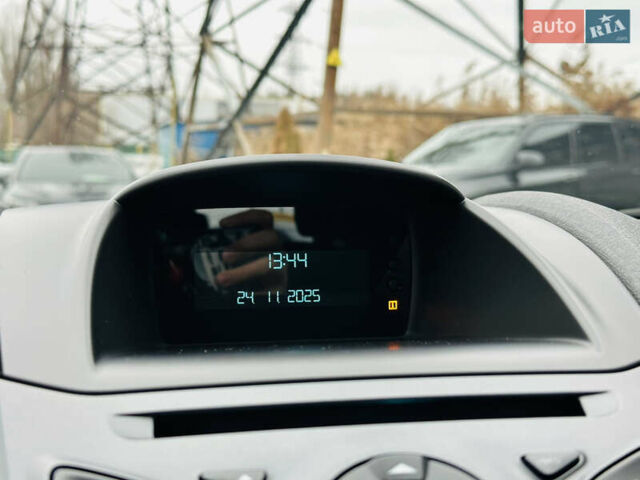 Красный Форд Фиеста, объемом двигателя 1 л и пробегом 56 тыс. км за 8800 $, фото 29 на Automoto.ua