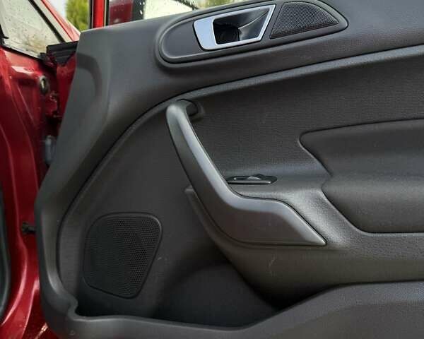 Красный Форд Фиеста, объемом двигателя 1.6 л и пробегом 238 тыс. км за 7700 $, фото 23 на Automoto.ua