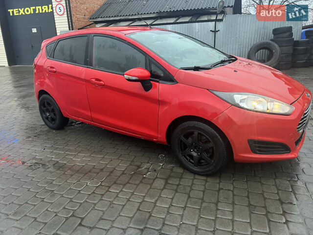 Красный Форд Фиеста, объемом двигателя 1.24 л и пробегом 200 тыс. км за 3500 $, фото 6 на Automoto.ua