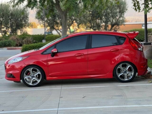 Червоний Форд Фієста, об'ємом двигуна 1.6 л та пробігом 71 тис. км за 4900 $, фото 3 на Automoto.ua