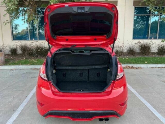 Червоний Форд Фієста, об'ємом двигуна 1.6 л та пробігом 71 тис. км за 4900 $, фото 11 на Automoto.ua