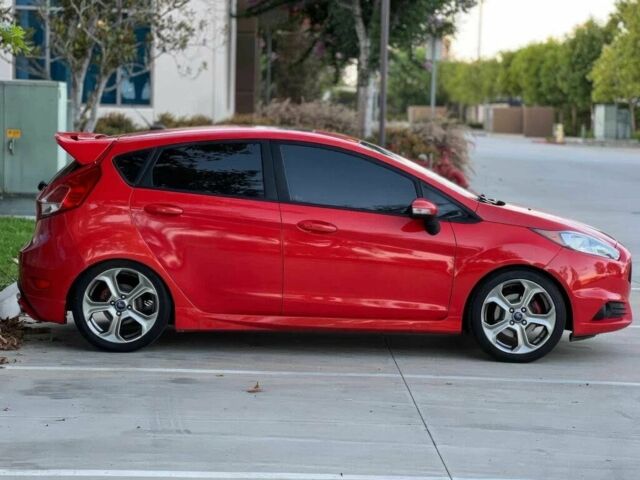 Червоний Форд Фієста, об'ємом двигуна 1.6 л та пробігом 71 тис. км за 4900 $, фото 2 на Automoto.ua