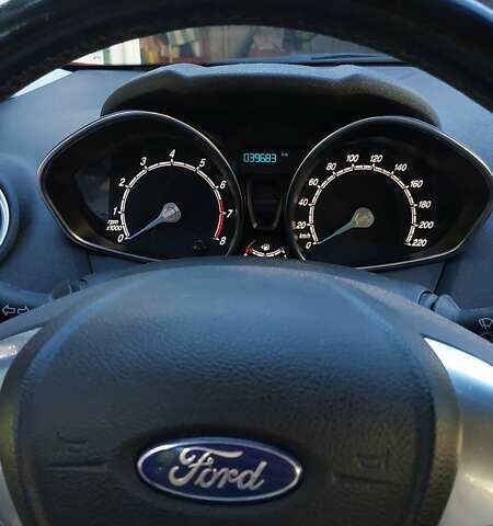 Червоний Форд Фієста, об'ємом двигуна 1.24 л та пробігом 39 тис. км за 9100 $, фото 14 на Automoto.ua