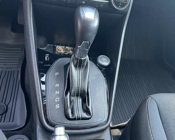 Форд Фиеста 2017 в Тернополе на Automoto.ua Красный Форд Фиеста, объемом двигателя 1 л и пробегом 113 тыс. км за 10300 $, фото 35 на Automoto.ua