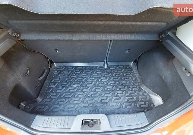 Червоний Форд Фієста, об'ємом двигуна 1.24 л та пробігом 39 тис. км за 9100 $, фото 22 на Automoto.ua