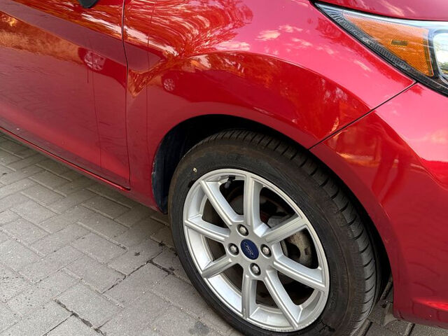 Червоний Форд Фієста, об'ємом двигуна 1.6 л та пробігом 113 тис. км за 9000 $, фото 1 на Automoto.ua