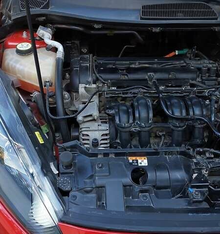 Червоний Форд Фієста, об'ємом двигуна 1.24 л та пробігом 39 тис. км за 9100 $, фото 20 на Automoto.ua