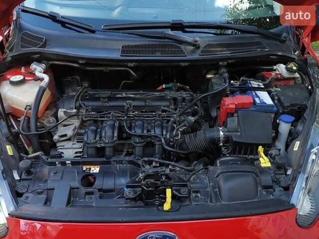 Червоний Форд Фієста, об'ємом двигуна 1.24 л та пробігом 39 тис. км за 9100 $, фото 19 на Automoto.ua